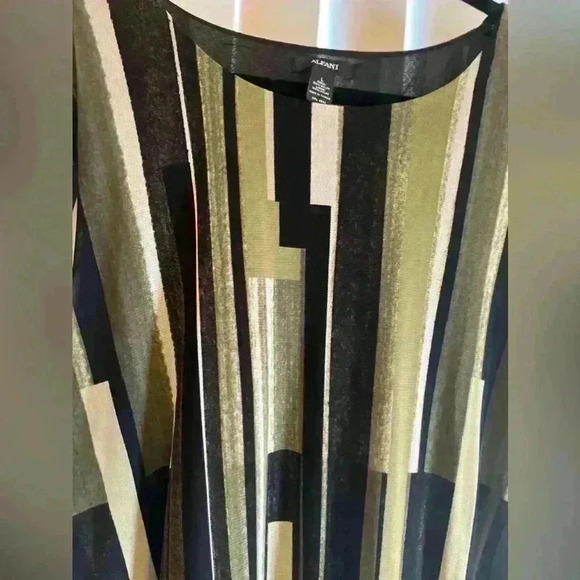 NWOT Alfani Printed Mesh Tunic, brand new never worn. Army green mixed color - Picture 10 of 15